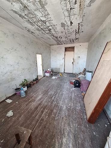 binə salxoz: Satilir Söküntüyə düşən Bina,Qaracuxurda 2 Otaq yataxana. Kupcasi var — 4