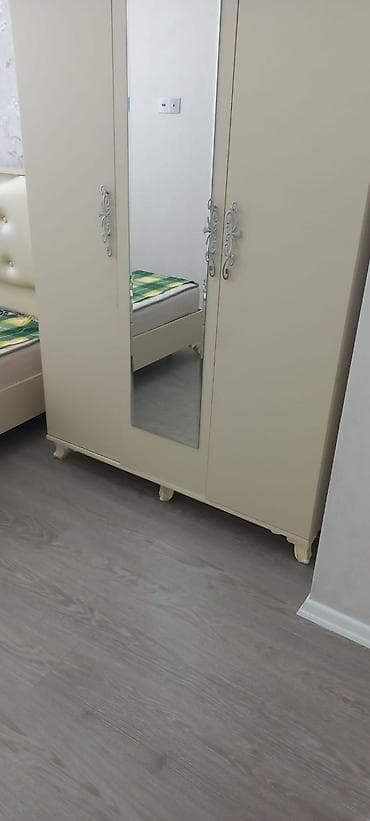 ofis: Kirayə – tam mebelli 2 otaqlı mənzil - Geniş zal: divar kağızı ilə — 5