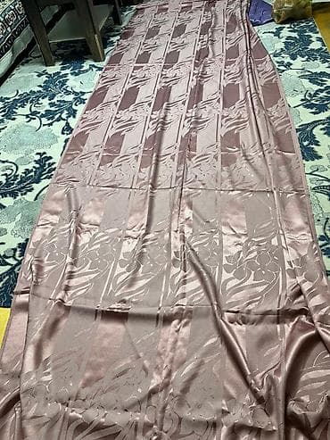 Parçalar: Parça eni-1m56sm,uzunu5m20sm Rəng: Pudra-şampan tonlarında, yüngül — 4