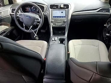 şevralit avtomobil: Ford Fusion sedan Xüsusiyyətlər: - Kuzov: 4 qapılı sedan, ağ rəng - — 3