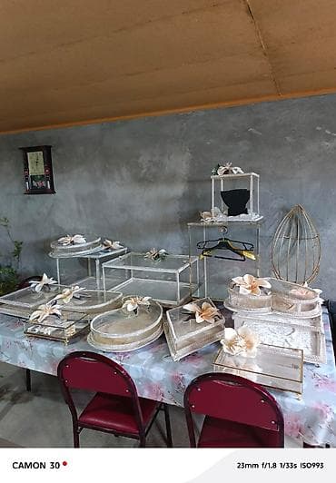 14 edet Xonça və nişan/söz mərasimi üçün bəzəkli şüşə vitrin və səbət