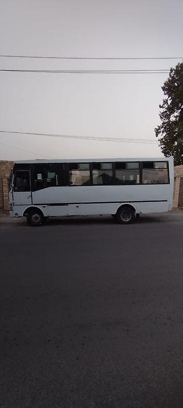 bolt sürücüsü: Marşrut/şəhərdaxili daşınma üçün orta ölçülü avtobus - Korpus: ağ — 1