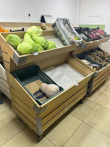 taxta rəf: Meyvə-tərəvəz dükanı üçün vitrin polkaları - Material: Taxta karkas — 1