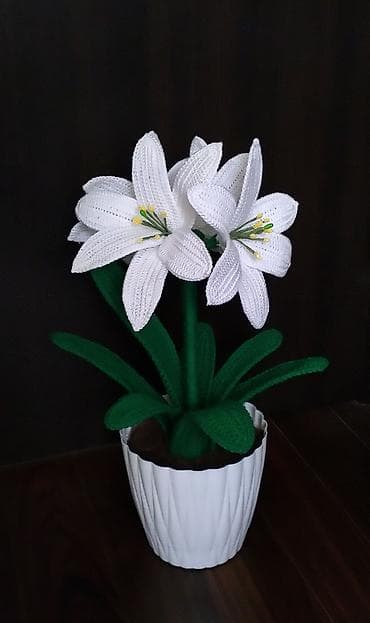 süni gül: Декор лилия вязаная в горшке — 1