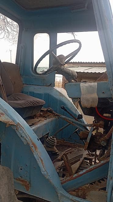 Aksesuarlar və tüninq: Minsk MTZ-80 traktor - Rəng: göy - Kabinli, geniş görünüşlü ön şüşə — 9