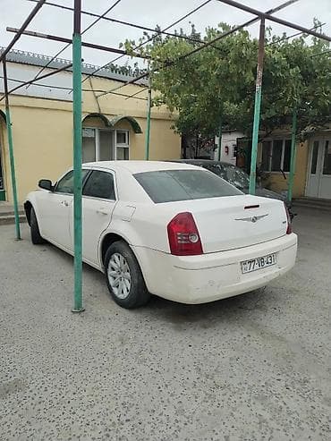 bmw 528 1996: Chrysler 300 sedan — 2