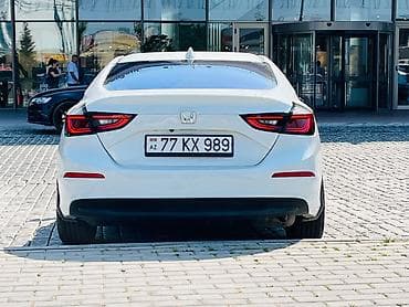priora diskleri: Honda Insight sedan – ağ rəng, hibrid (benzin-elektrik) güc aqreqatı — 4