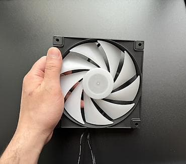 komputer plata: DeepCool ventilyatorlar komplekt (3 ədəd) + RGB hаb plata üstündə — 6