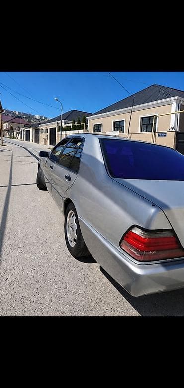 elit ölüxana mercedes: Mercedes-Benz S-Class (W140) sedan - Korpus: tam ölçülü sedan, gümüşü — 3
