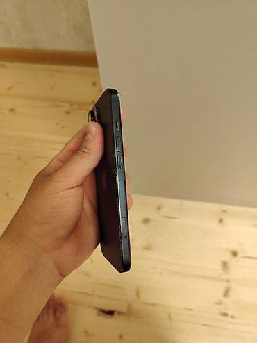 IPhone 15, 256 ГБ, Black Titanium, Беспроводная зарядка, Face ID — 3