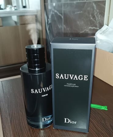 etir adlari qadin ucun: Sauvage Parfum 200ml Original Emporiumdan alınıb 490 AZN-ə — 1