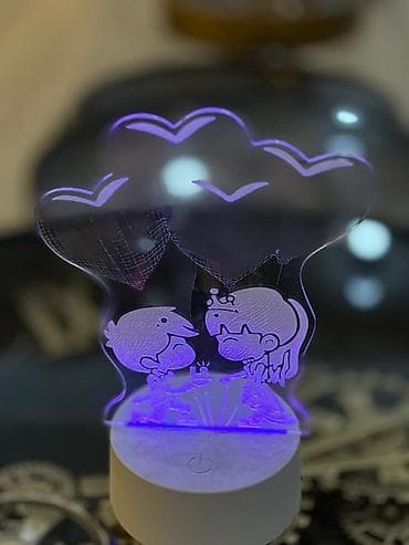 Süni güllər: 3D LED masa lampası – Romantik dizayn - Akrilik lövhədə oyma fiqur — 2