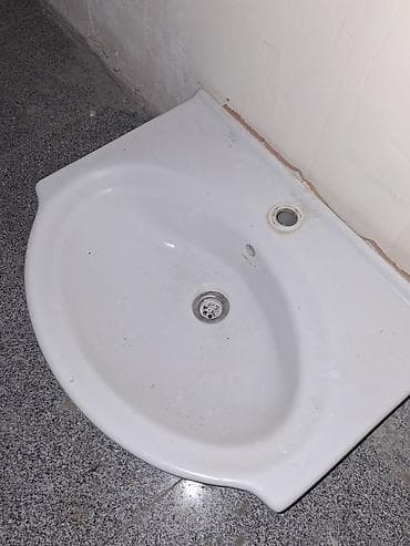 Ev və bağ: Divar tipli hamam/kombi otağı üçün keramika əl-üz yuma lavabosu — 3