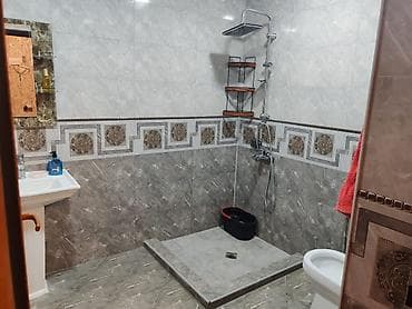 бузовна: Ev Vişnyofkada yerləşir, 4 otaqlı, tam təmirli. 13x11-ə dir. 143kv m — 10