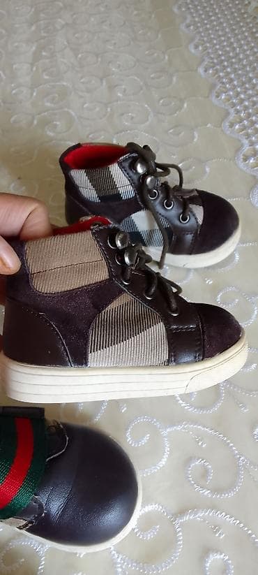 botinki: 2cut bot. her biri 35manat. Gucci ve Burberry. 20 ve 21 razmer — 3