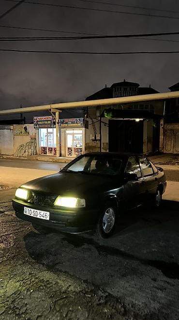 guzgu: Opel Vectra A sedan - Kuzov: 4 qapılı sedan, tünd yaşıl rəng - — 8