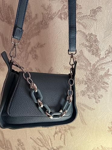 Zinciri cixartmag olur,25 azn alinib
Yenidir — 2