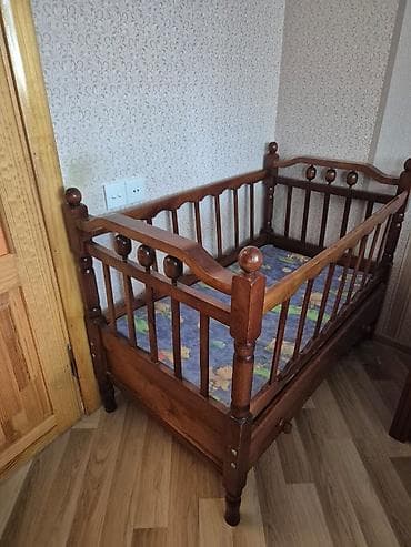 beşik matrası: Taxta uşaq beşiyi - Material: bərk ağac, klassik dizaynlı şəbəkəli — 2