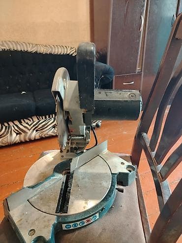 ALPHA TOOLS KS 210/2 Profi geyimli mişar (kəsim stolu ilə) - Növ