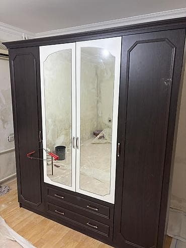 iwlenmiw plastik qapi: Şifoner 170azn. Deffekti yoxdur, temirle elaqeli tecili satilir. Unvan — 1