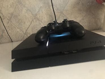 video capture: PlayStation 4 (PS4) oyun konsolu - Model: PS4 (orijinal şassi), ön — 3