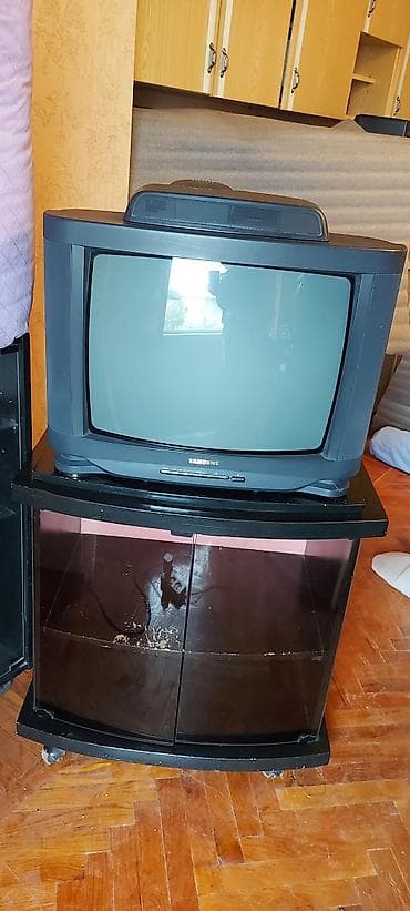 Televizor Samsung Ünvandan götürmə