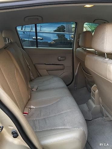 man sat: Nissan Tiida – hetçbek - Kuzov: 5 qapılı hetçbek, qızılı rəng - — 5