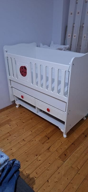 Oğlan və qız üçün, Dördbucaq, Beşik, Dəstsiz, Matrassız, Yellənmə mexanizmsiz