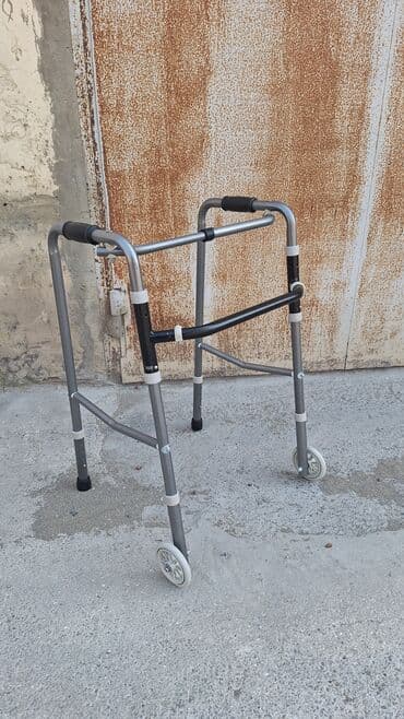 qulaq aparati temiri: Yerimək üçün arabalar, çəliklər, əsalar, rollatorlar — 5