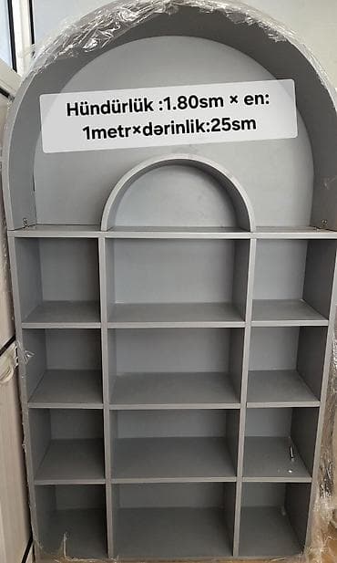 LED işıqlı vitrin rəfi (arxasında divardan asmağa yerləri var) -