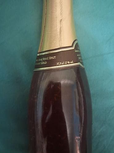 dəvə yunundan yorğan: Məhsul: DeLafée of Switzerland – Musseux Rosé Brut 24 karat qızıl — 5