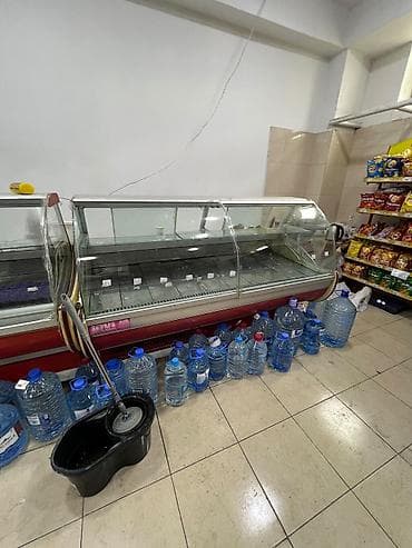 Mağaza avadanlıqları satılır – komplekt. Tərkib: - Şaquli tip döşəmə — 4