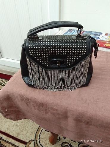 Qadın və kişi üçün çanta dəsti 1) Qara dekorativ çanta: - Material