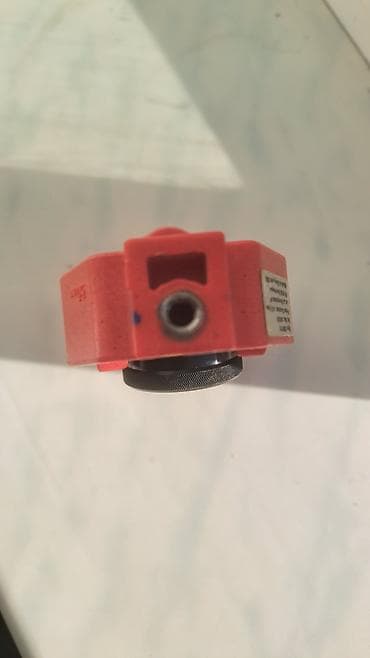 7771 ne demek: Leica Geosystems GMP111 miniprizma . Prima şüşəsində cırda cızıq — 2