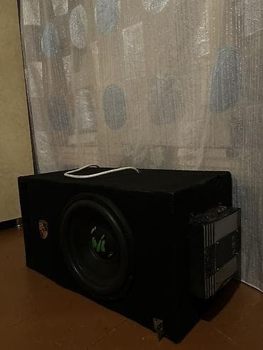 Avtomobil üçün subwoofer sistemi - Güclü sabvufer: qapalı korpusda