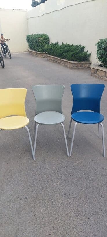 dekorativ das: Müəllimə stoılu 70 m təmiz səliqəli
Oturacaqlar 12 manat — 8