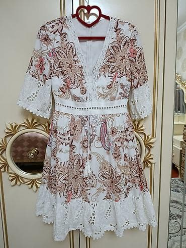 женские классические туфли на танкетке: Qadın geyim dəsti – 3 paltar 1) Açar təsviri: Ağ fonlu — 1