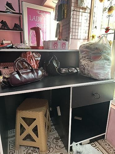 taxta ceken: Mağaza üçün kassir/idarəetmə masası - Rəng: qara (ağ kənar haşiyələr) — 2