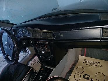 Motonəqliyyat: Mercedes-Benz 190 (W201): 1.8 l | 1990 il Sedan — 9