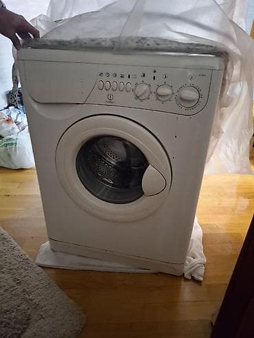 et masini: Indesit önyükləməli paltaryuyan maşın - Ön paneldə fiziki düymələr və — 2