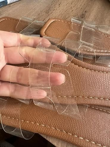 Basanoşka və səndəllər: Qadın üçün düz sandal – şəffaf zolaqlı. Iki olcusu var 39-40. Ve 38 — 2