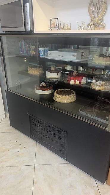 Tort pirojna soyuducu vitrini 540 Azn satılır.Tam işləkdir.Ünvan — 1