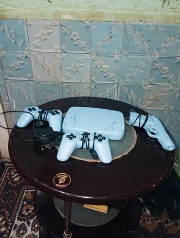 сколько стоит playstation 4: Açıq mavi rəngdə olan bu oyun konsolu dəsti evdə əyləncə üçün — 3