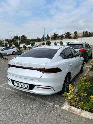 c klass mersedes: Model: BYD Qin Plus Gediş: sedan kuzov, ağ rəng Yanacaq: hibrid — 1