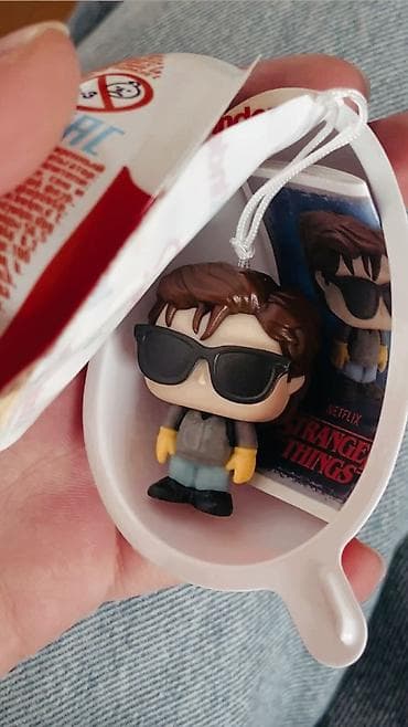 Qol saatları və aksesuarlar: Stranger Things temalı mini fiqur/asma aksesuar. Kinder seriyasından — 1