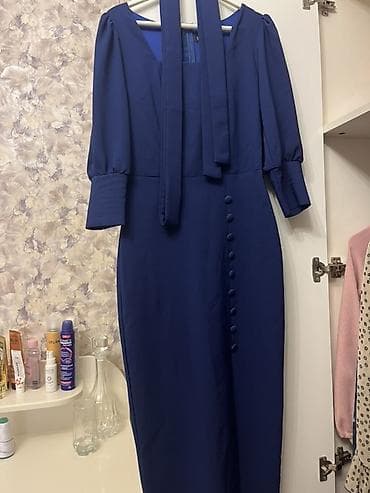 uzun qol koftalar: Tünd göy rəngdə zərif qadın donu. - Model: midi uzunluq, qələm kəsim — 1