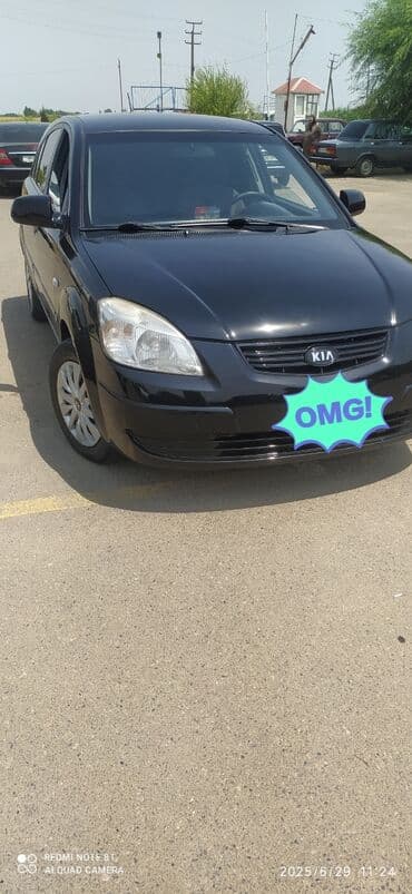 последующий выкуп авто бишкеке: Qara rəngdə olan Kia Rio avtomobili. Bu model şəhər daxilində rahat — 1