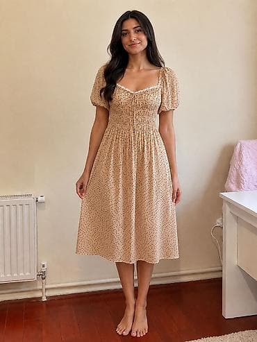 Bej rəngli, xırda qara nöqtəli midi don. - Model: kvadrat dekolte