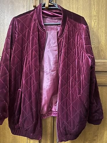 Şəxsi əşyalar: Qadın üçün məxməri bomber gödəkçə - Rəng: tünd bordo/şam yemişi — 1