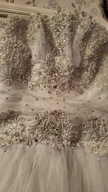 Lüks gəlinlik paltarı - Rəng: saf ağ - Siluet: A-formalı/bal paltarı lalafo.az -da Lüks gəlinlik paltarı - Rəng: saf ağ - Siluet: A-formalı/bal paltarı